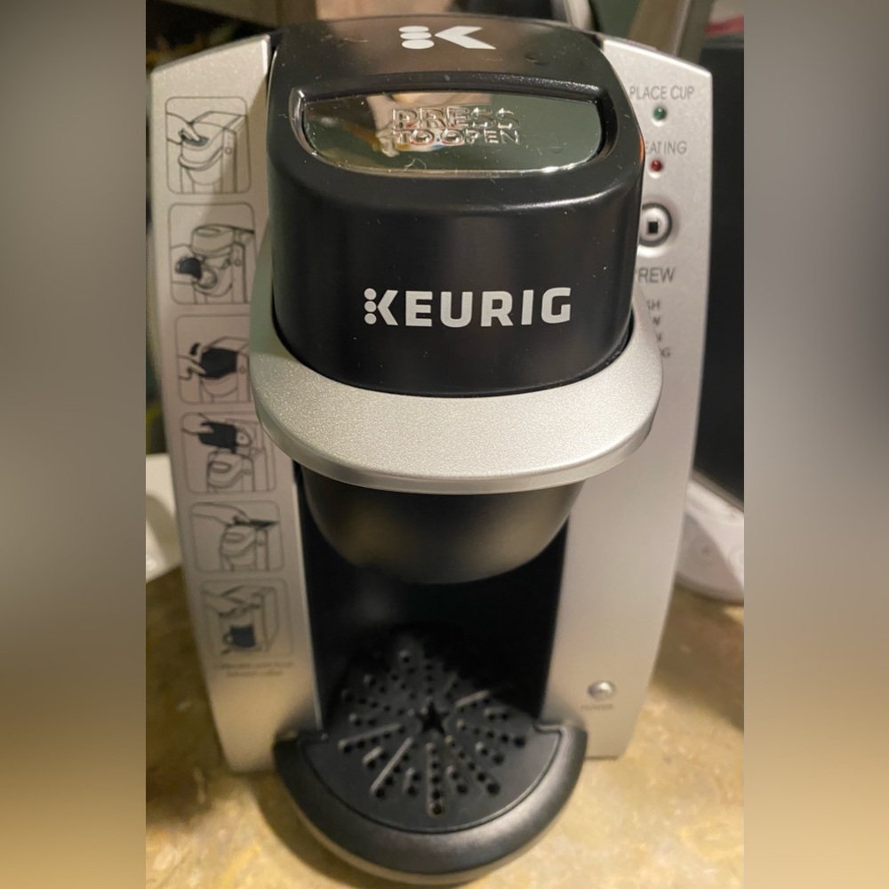 Keurig single cup coffee maker.